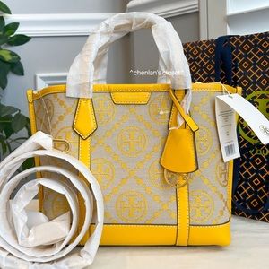 🌸NeW! Tory Burch PERRY T MONOGRAM SMALL TRIPLE-COMPARTMENT TOTE